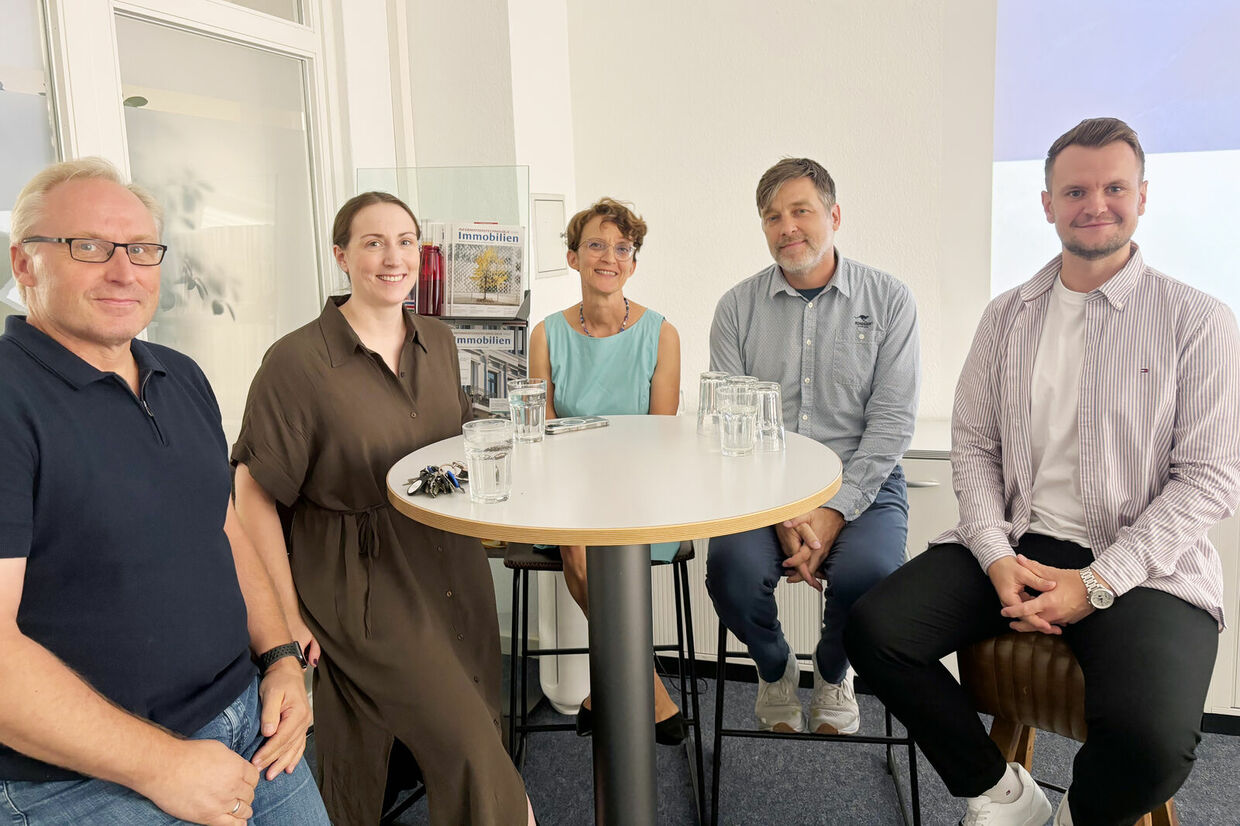 Das Führungsteam komplett: Volker Schulz, Elena Wollscheid, Katharina Knorr, Jens Kramer und Erik Walter (v.l.n.r.) setzen gemeinsam auf Wachstum, Innovation und Stabilität für die Zukunft des Unternehmens.