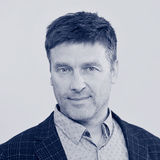 Jens Kramer Jens Kramer ist Gründungsgesellschafter und CEO des Berliner IT- Unternehmens PROMOS consult. Nach seinem Studium der Elektrotechnik arbeitete er als Berater und Softwareentwickler. Seit der Gründung von PROMOS consult im Jahr 1998 ist er verantwortlich für die Bereiche Strategie und Produkte des Unternehmens. Ergänzend zum Firmengeschäft veröffentlicht er regelmäßig redaktionelle Beiträge in zahlreichen Publikationen mit immobilienwirtschaftlichen Branchenschwerpunkt und ist Autor sowie Herausgeber des Verlages PROMOS PRESS. Referent Jens Kramer auf dem 14. OpenPromos Anwenderforum 2019 in Berlin