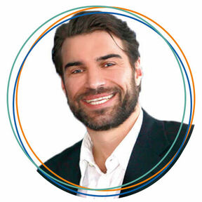 Prof. Dr. Stefan Gröner Mit seiner Erfahrung in der Strategieberatung und Führungspositionen großer deutscher Medienhäuser interagiert er auf Augenhöhe mit Top-Entscheidern der Wirtschaft. Als Professor und Studiendekan u.a. für digitales Management & Leadership an der Hochschule Fresenius konzentriert sich seine Forschung unter anderem auf "Künstliche Intelligenz" und "Technologien der Zukunft". Seine Keynote verbindet wissenschaftliche Erkenntnisse und Praxiserfahrungen, bietet pragmatische Lösungsansätze und inspiriert zur aktiven Mitgestaltung des digitalen Wandels. Let’s talk!