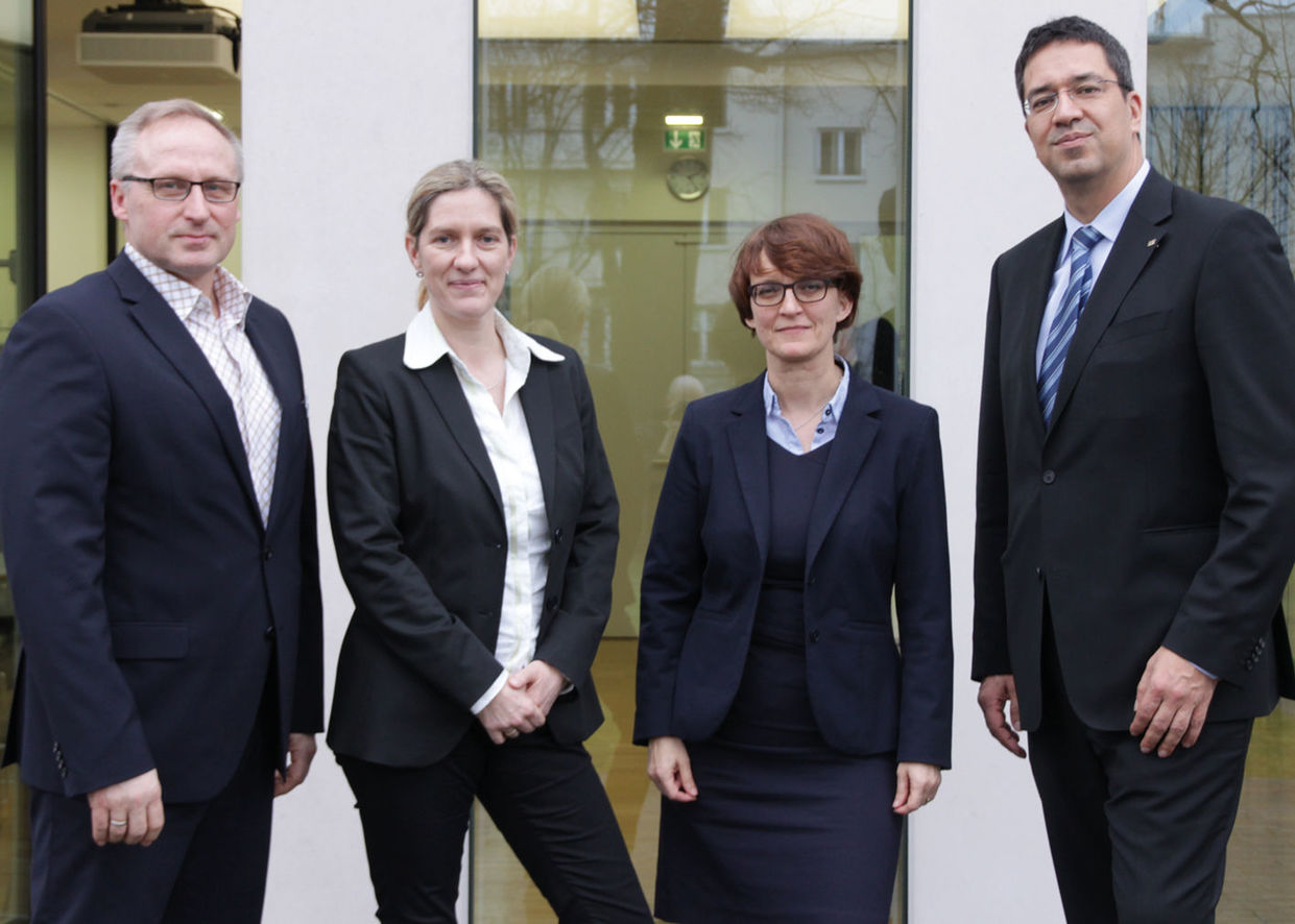 Volker Schulz, CIO PROMOS consult GmbH, Monika Gräf, Abteilungsleiterin Information und Kommunikation der ProPotsdam GmbH, Katharina Knorr, CFO und Projektleiterin bei der PROMOS consult GmbH, Jörn-Michael Westphal, Geschäftsführer ProPotsdam GmbH (v.l.n.r.)  Gruppenfoto zum Projektstart für den Wechsel auf SAP S/4HANA bei ProPotsdam
