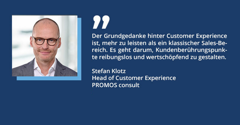Redaktion: In deiner letzten Station warst du in einem Unternehmen mit vergleichbarer Größe und ähnlichem Schwerpunkt tätig. Du hast dort die Lösungen für bestandshaltende Kunden verantwortet. Welchen Einfluss hat dieser Hintergrund auf deine Arbeit bei PROMOS? Stefan: Meine berufliche Vergangenheit prägt meinen Ansatz hier bei PROMOS sehr stark. Schon bei meinen früheren Arbeitgebern waren Werte wie Augenhöhe und Respekt zentral. Das sind Grundlagen, die ich auch hier lebe. Doch was mir besonders zugutekommt, ist mein Hintergrund als Produktentwickler, der sich durch meinen ganzen beruflichen Werdegang zieht. Ich bin der "Product Guy", kein klassischer Vertriebler. Mein Ziel ist es, Lösungen zu schaffen, die nicht nur individuell wirken, sondern auch für eine breite Masse von Unternehmen von Nutzen sind. Und genau hier spüren wir gerade einen enormen Bedarf – ein Bedarf, der sich aus den aktuellen Entwicklungen klar ableitet. Redaktion: Welche Entwicklungen meinst du konkret? Stefan: Zunächst einmal stehen wir alle vor großen Herausforderungen. Klimakrise, demografischer Wandel, Fachkräftemangel – Themen, die alle Branchen betreffen. Dazu kommt eine starke Verunsicherung bei Immobilienunternehmen durch Veränderungen am IT-Anbieter-Markt. Viele fragen sich, wie es weitergeht. Wir setzen ein deutliches Signal: PROMOS ist ein verlässlicher, etablierter Anbieter, der auf SAP®-basierte Lösungen setzt – und sicherer geht es kaum. Wenn sich unsere Leserinnen und Leser jetzt angesprochen fühlen und sagen: „Ja, wir sind ein Unternehmen mit einer gewissen Größe, und wir brauchen eine zukunftsorientierte Lösung“, dann sind wir der richtige Partner. Redaktion: Du hast uns bereits von euren ersten Erfolgen bei Kunden berichtet. Was hast du dir für die Zukunft vorgenommen? Stefan: Wie schon angedeutet, will ich zukünftig tiefer am Produkt arbeiten. Bei all den Aufgaben, die täglich anstehen, ist das eher eine langfristige Herausforderung – aber eine, die ich gerne annehme. Es geht darum, die richtigen Entscheidungen zu treffen, und zwar im engen Austausch mit Kunden, der Geschäftsführung und den verschiedenen Abteilungen bei PROMOS. Nur so können wir sicherstellen, dass alle Perspektiven einfließen. Mein Ziel ist es, einen sichtbaren Beitrag für PROMOS und unsere Kunden zu leisten. Redaktion: Das klingt nach einer großen Aufgabe. Gleichzeitig spürt man deine Energie und Schaffensfreude. Wie schöpfst du Kraft und Ideen? Stefan: Viel reden und reflektieren! Ich nehme Arbeit sehr persönlich. Ich bin Unternehmer, auch wenn ich angestellt bin. Auch im privaten Leben suche ich den Austausch und Dialog mit Anderen. Außerdem hilft mir Sport dabei, ab und zu mal abzuschalten. Redaktion: Danke Stefan für die Zeit, die du dir genommen hast und viel Erfolg bei den anstehenden Aufgaben! Stefan: Sehr gern. Stefan Klotz möchte mit seinem Team im Team Customer Experience eine neue Qualität der Beziehung erreichen.