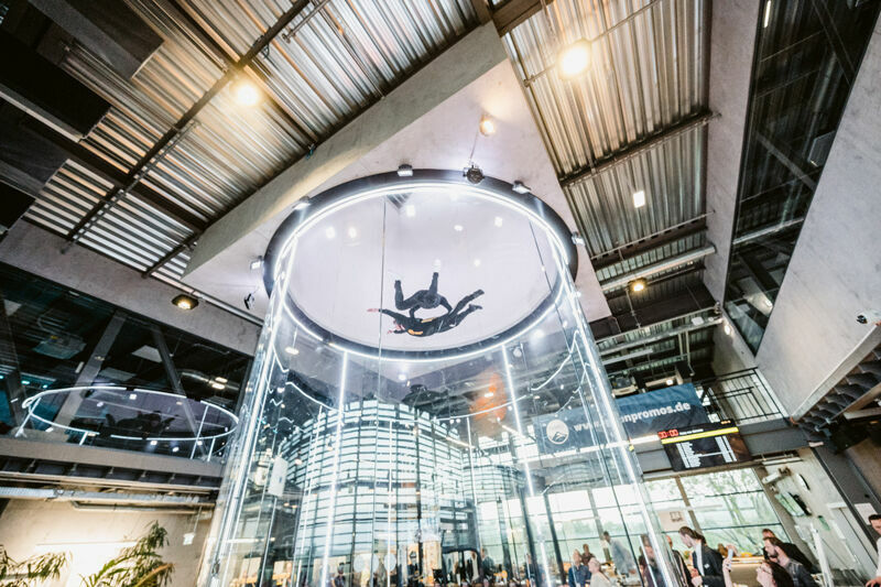 Passend zum Motto "Wir fliegen auf Digitalisierung" konnten die Gäste des OpenPromos Anwenderforums im Windkanal buchstäblich abheben.