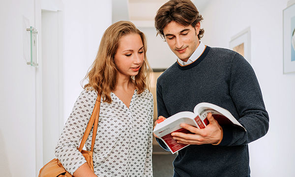 Noch mehr Wissensdurst? Schließ ein Studium an und bleibe uns als studentischer Mitarbeitender erhalten!