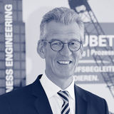 Manfred Helmus Manfred Helmus ist Leiter des Lehr- und Forschungsgebiets für Baubetrieb und Bauwirtschaft an der Bergischen Universität Wuppertal sowie des dort angesiedelten BIM-Instituts. Hier sorgt er dafür, dass Ergebnisse aus zahlreichen Forschungsprojekten zum Thema Digitalisierung der Wertschöpfungskette der Bauwirtschaft in die Praxis und Ausbildung gelangen. Herr Helmus erhielt 2012 die Konrad-Zuse-Medaille für Verdienste um die Informatik im Bauwesen, berät zahlreiche Unternehmen und Ministerien, gilt als erfahrener Experte und ist ein gefragter Speaker zum Thema Building Information Modeling. Referent Manfred Helmus auf dem 14. OpenPromos Anwenderforum 2019 in Berlin