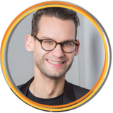 Arne Rajchowski Arne Rajchowski, Leiter der Geschäftsstelle Kompetenzzentrum Digitalisierung (kurz: DigiWoh), blickt auf eine langjährige Erfahrung in den Bereichen Digitalisierung und Produktentwicklung zurück. Als zertifizierter Design Thinking Coach kennt er die Anforderungen an eine nutzerorientierte Produktentwicklung. Mit dem GdW und den weiteren Gründungsmitgliedern des DigiWoh stellte er nun im vergangenen Jahr in Rekordzeit eine digitale Plattform zum gemeinsamen Austausch und Wissenstransfer zwischen den Mitgliedern des Verbands auf die Beine. Im Interview beantwortet er alle Fragen zur neuen DigiWoh Plattform. Arne Rajchowski